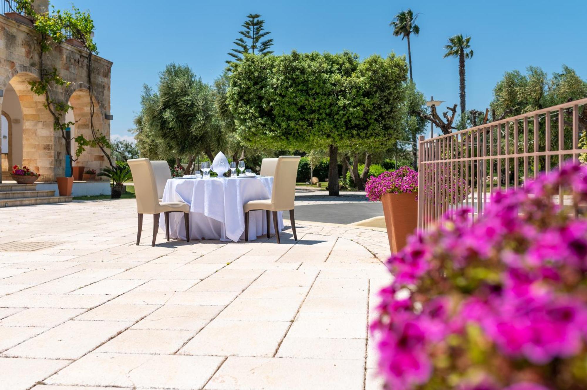 Relais Porta Del Sud Hotell Ostuni Exteriör bild